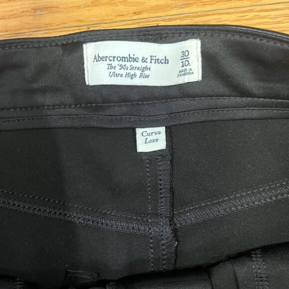 Abercrombie & Fitch Curve Love Vegan Leather 90s Straight Pant (Size 10, Black) - Picture 9 of 11